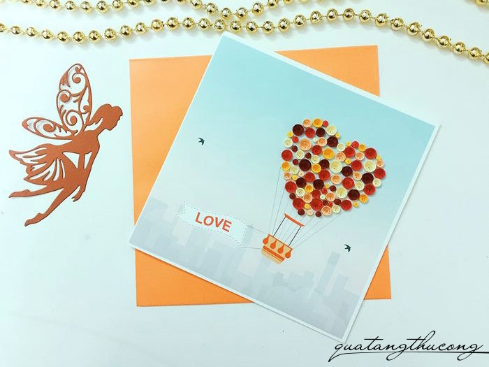 Thiệp tình yêu quilling khinh khí cầu trái tim